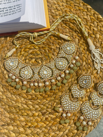 Gulshir Necklace with earrings