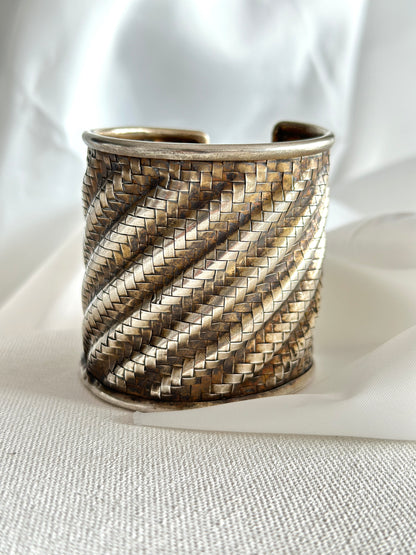 Amara hand cuff with open back